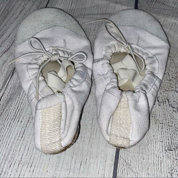 Ballet practice slippers white w/elastic band over top of foot little girls sz12 - Picture 2 of 3